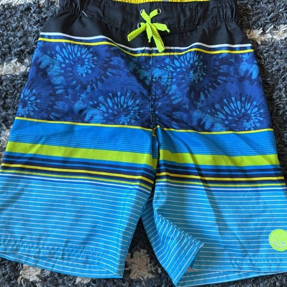 Bundle of 4 Boys Swim Trunks - Picture 6 of 8